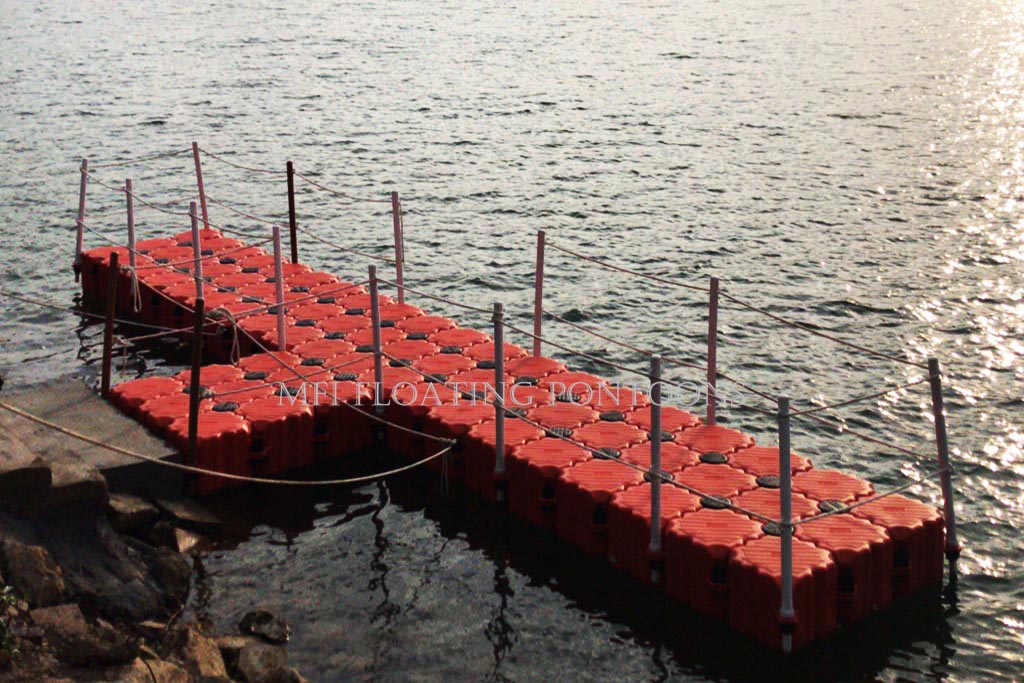 Floating-pontoons-for-jetty